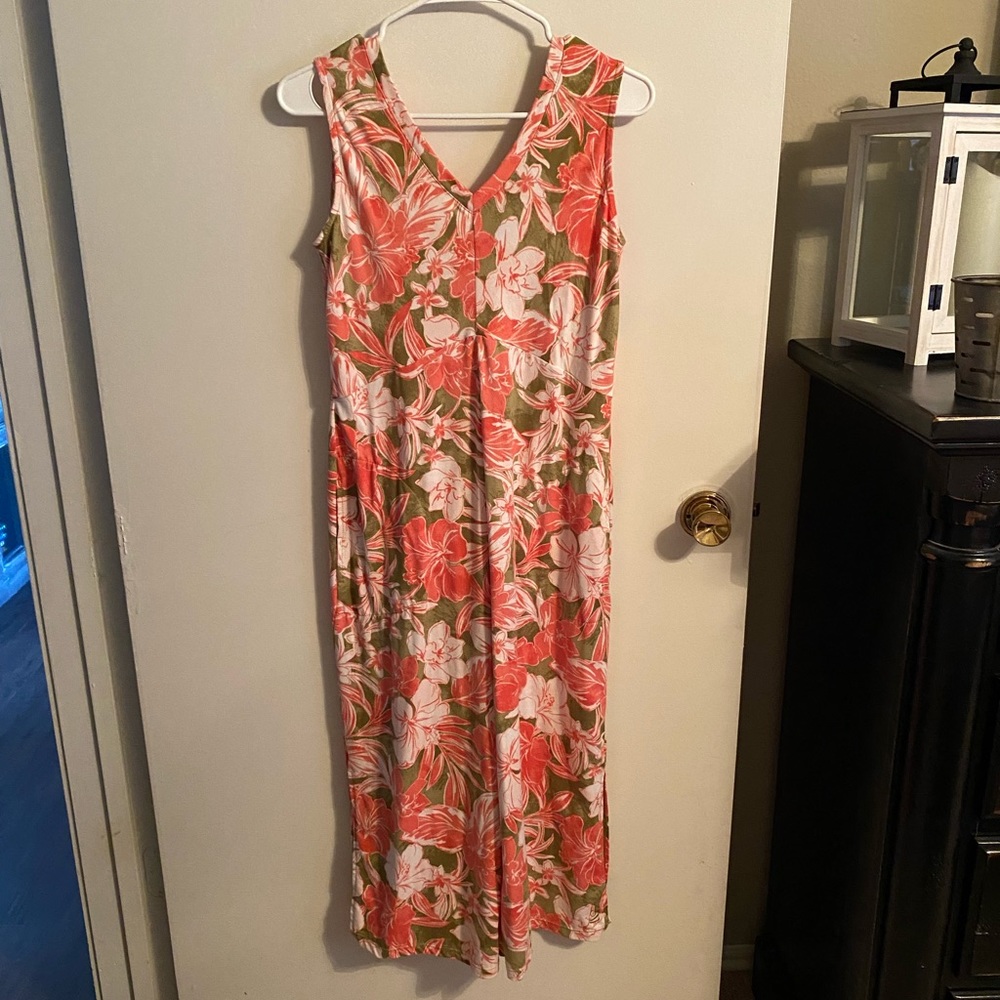 Women’s sleeveless, romper, crop pants